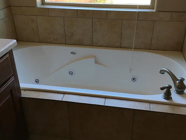 Jetted Tub, Mst Bdrm, Main Floor