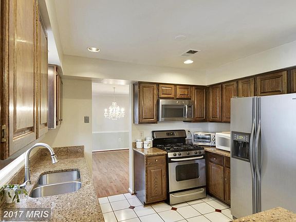 4th image of 3504 Forsythia Ln
