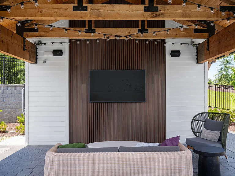 Echelon Outdoor TV Lounge