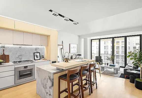 4th image of 100 Vandam St #19B