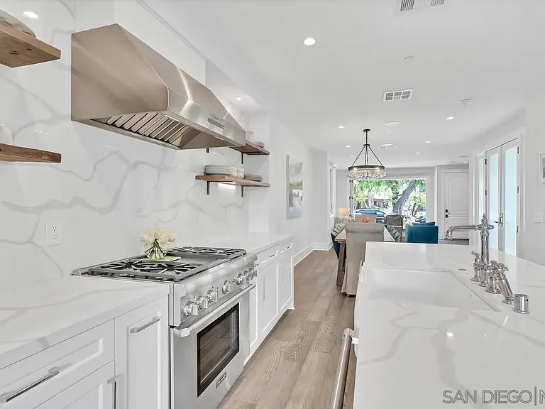 914 B Ave — Photo 13