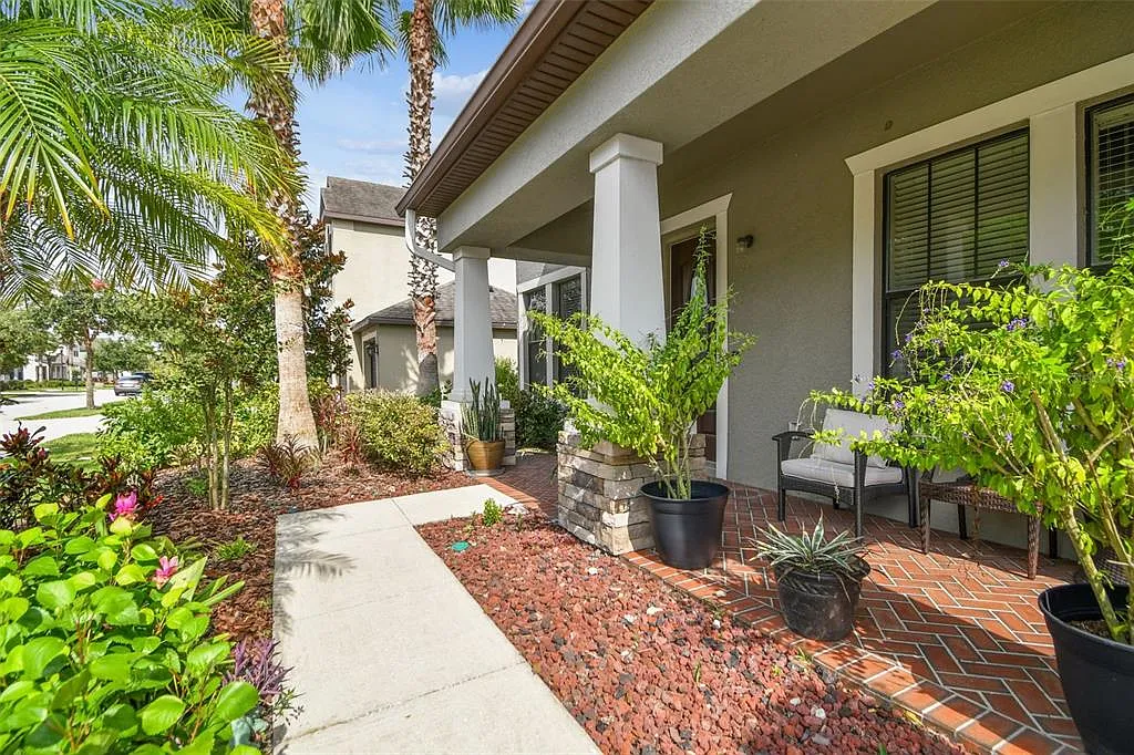6 bed, 4.5 bath, 4089 sqft, $5,200 — Photo 3