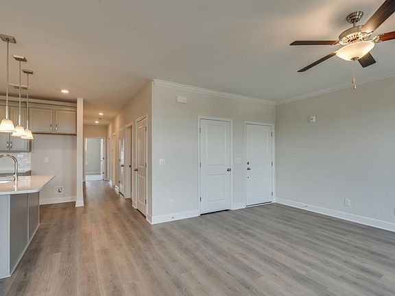 5th image of 1011 Vida Way #305