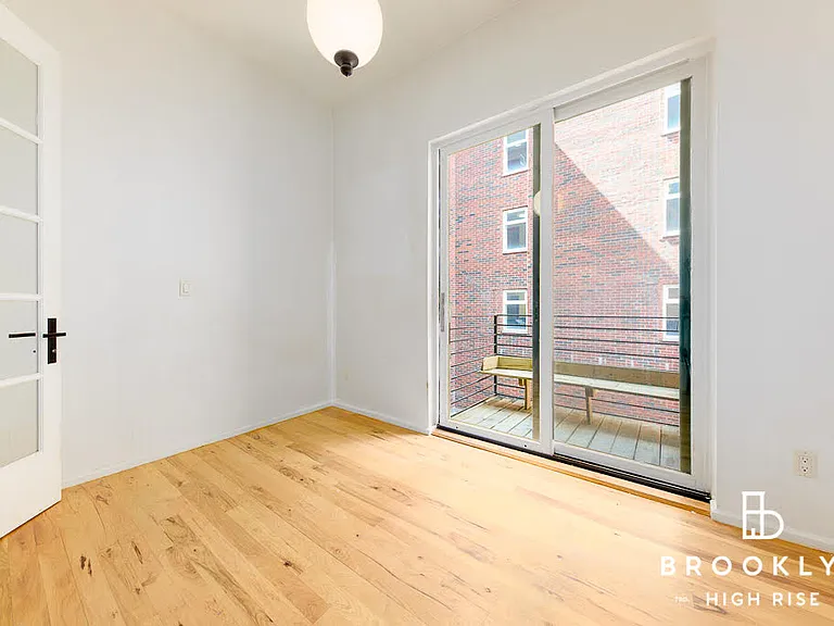 212 Evergreen Ave #3B — Photo 4