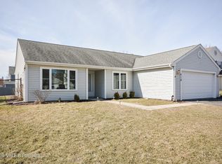 416 Essex Pl, Carol Stream, IL 60188