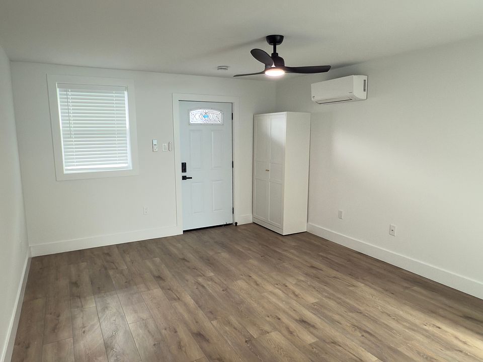 1st image of 3308 Washington Ave #205