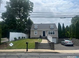 31 Ives St, Hamden, CT 06518