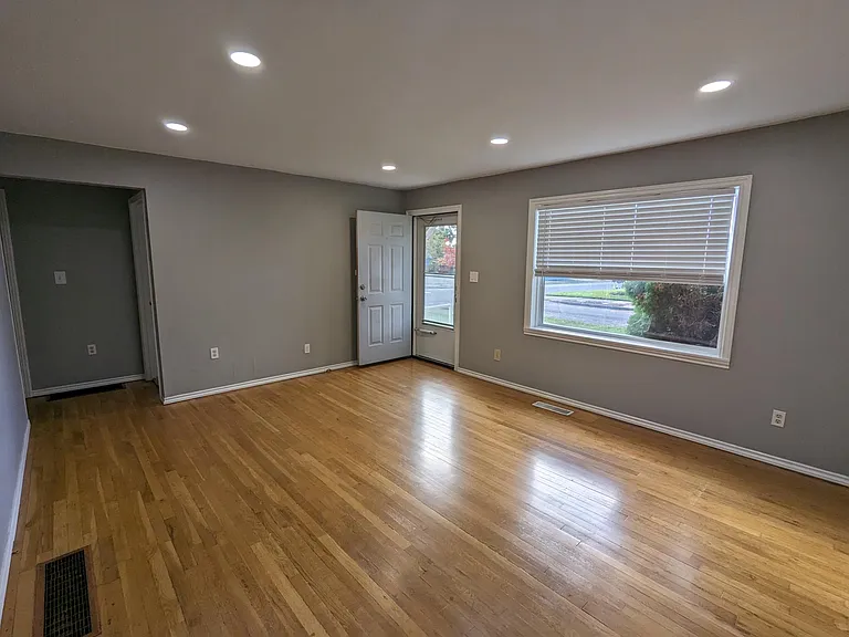 2404 W Kiernan Ave — Photo 16