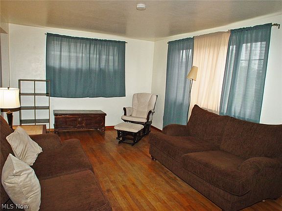 3rd image of 224 Mason Ave