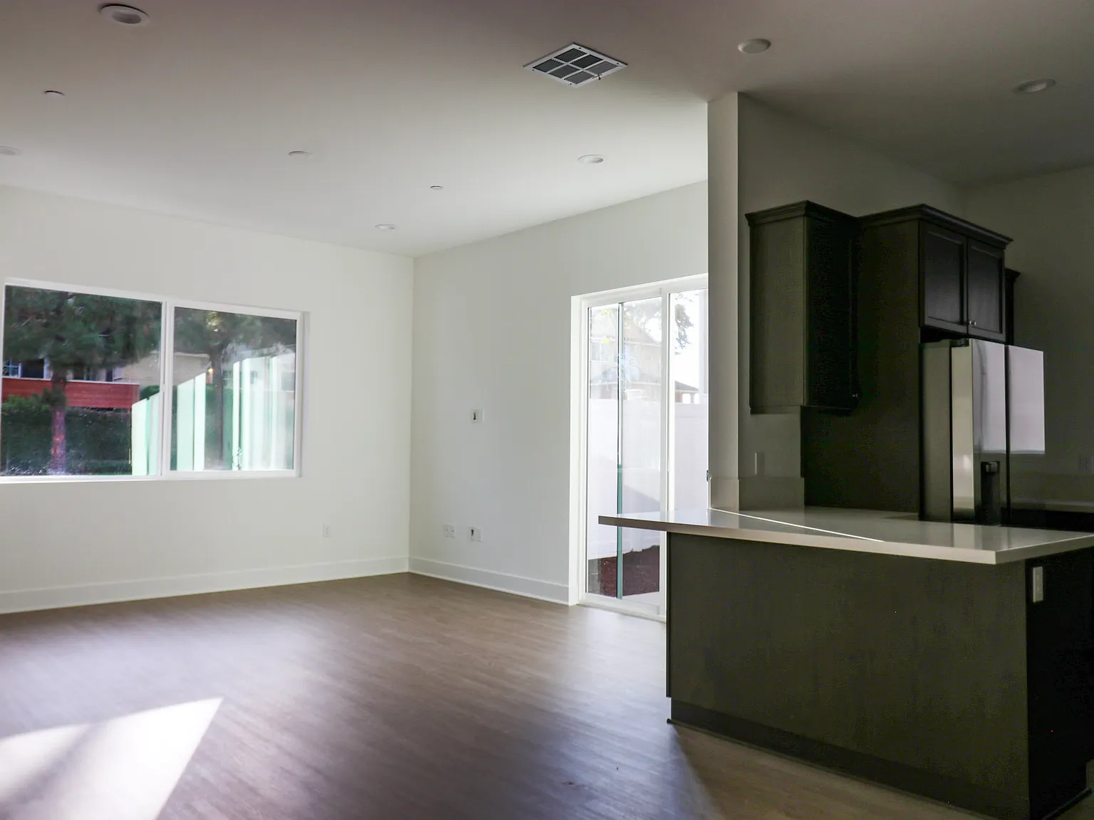 4 bed, 1696 sqft, $3,800 — Photo 4
