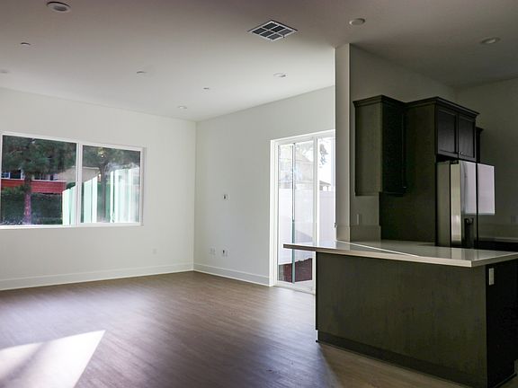 4th image of 326 Cerro Ln