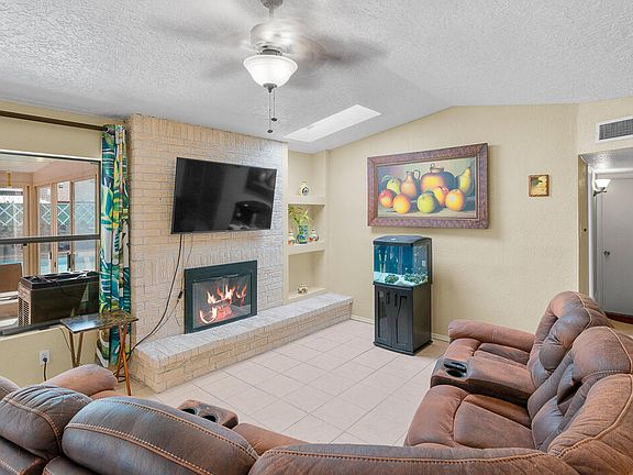 5th image of 1632 Vista Real Dr