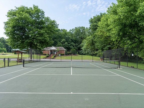 4th image of 1542 Red Oak Ln