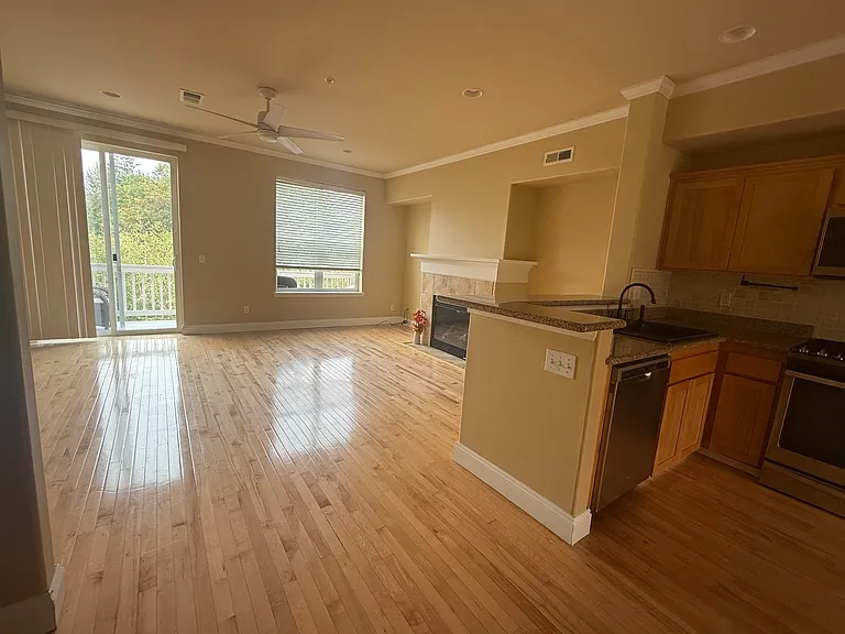 10060 NW Brighton Ln — Photo 3