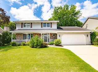 737 Cambridge Dr, Janesville, WI