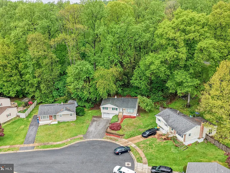 124 Hilldale Ct — Photo 5
