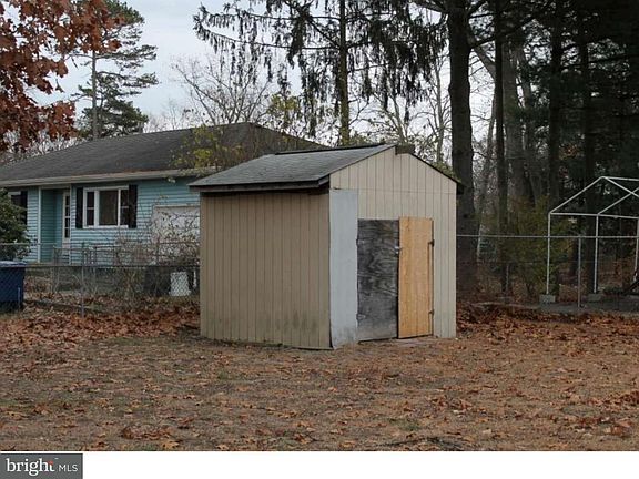 4th image of 1402 Evergreen Blvd