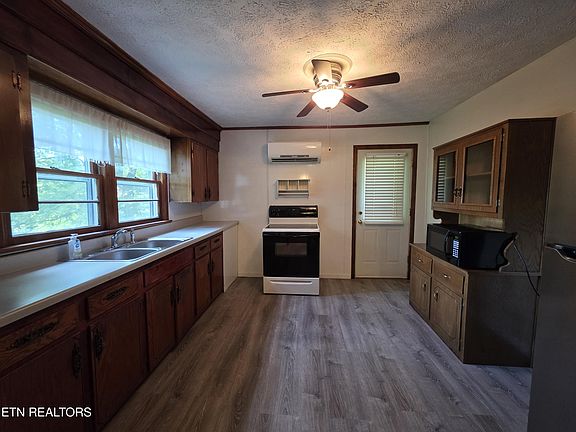 4th image of 1038 Johnson Rd