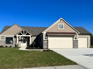 2013 Fairway Dr, Auburn, IN 46706