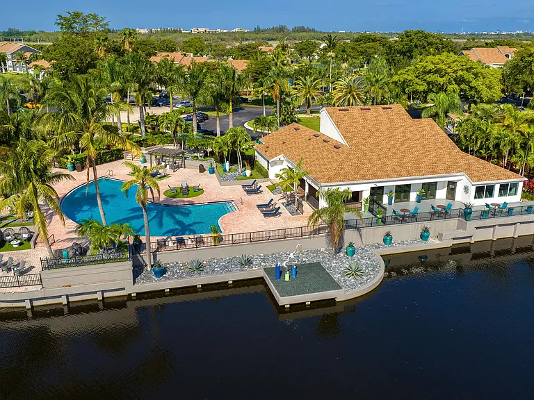 Immerse yourself in the warmthan enchanting sun deck, sparkling pool, and massive clubhouse beside Lake Osbourne invite pure indulgence.