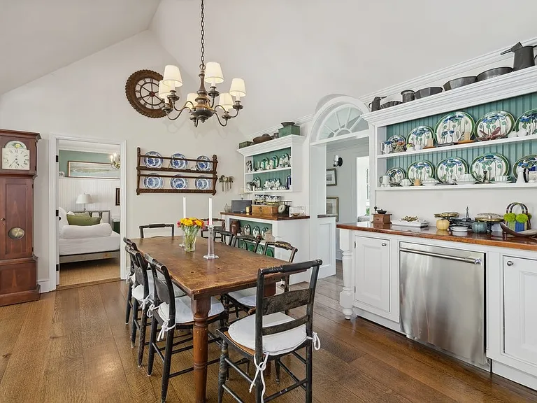 561 Sagg Main St — Photo 11