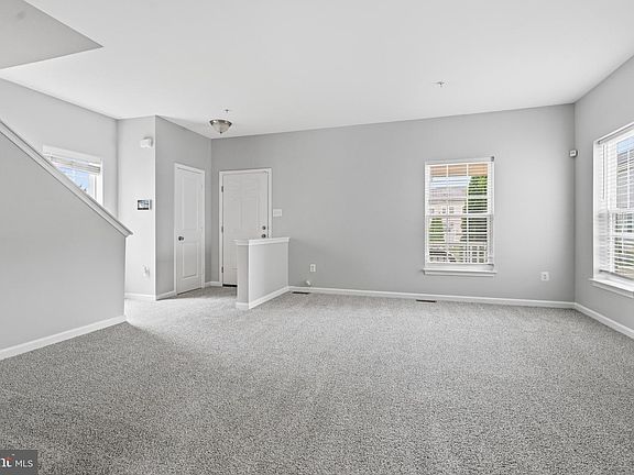 4th image of 1621 Renaissance Dr