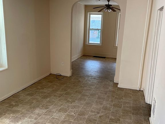 5th image of 632 E Division St #1