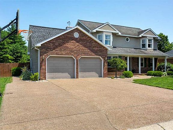 3rd image of 204 Plaza Dr