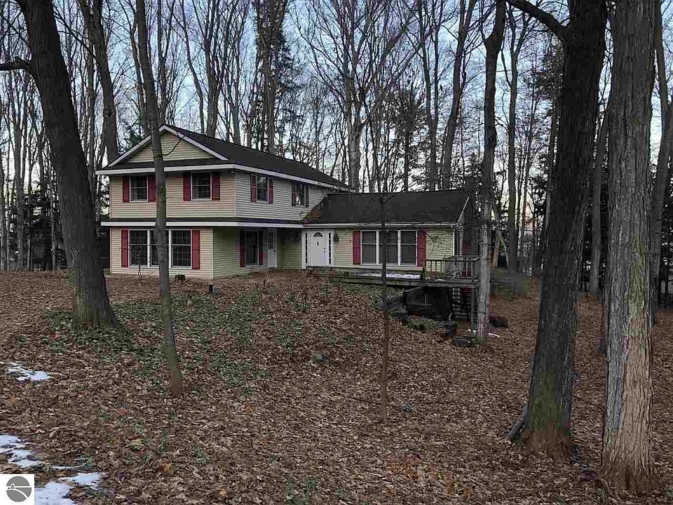 1st image of 475 Shorewood Dr