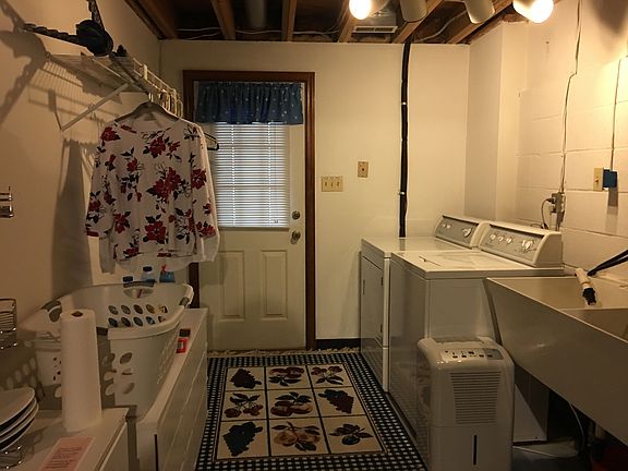 Basement/laundry Room