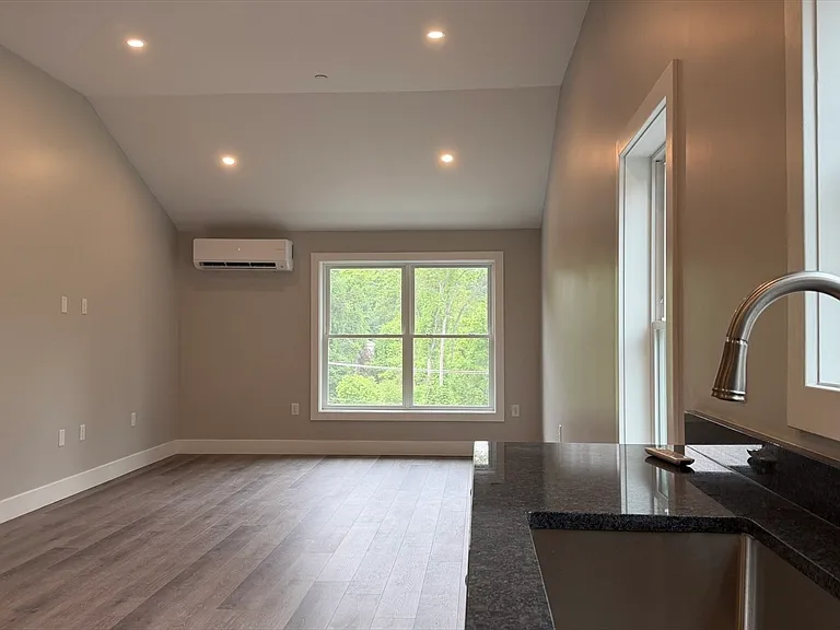251 Sladen St #307 — Photo 18