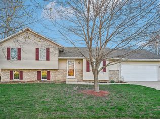 903 Crysta Trl, Cottage Grove, WI 53527