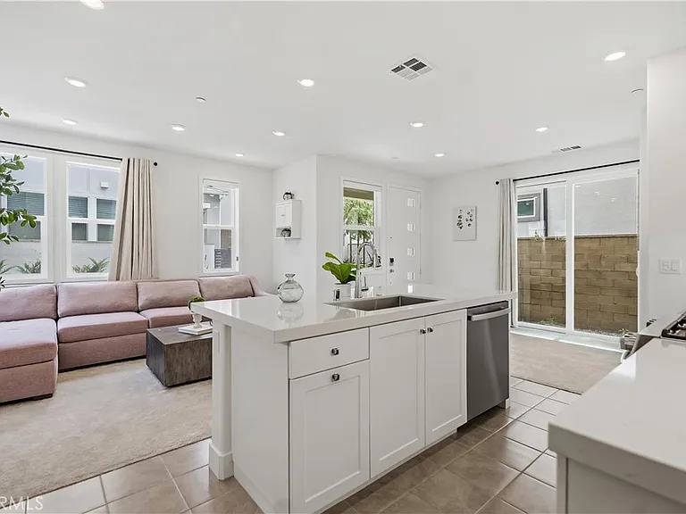 208 Yerba — Photo 11