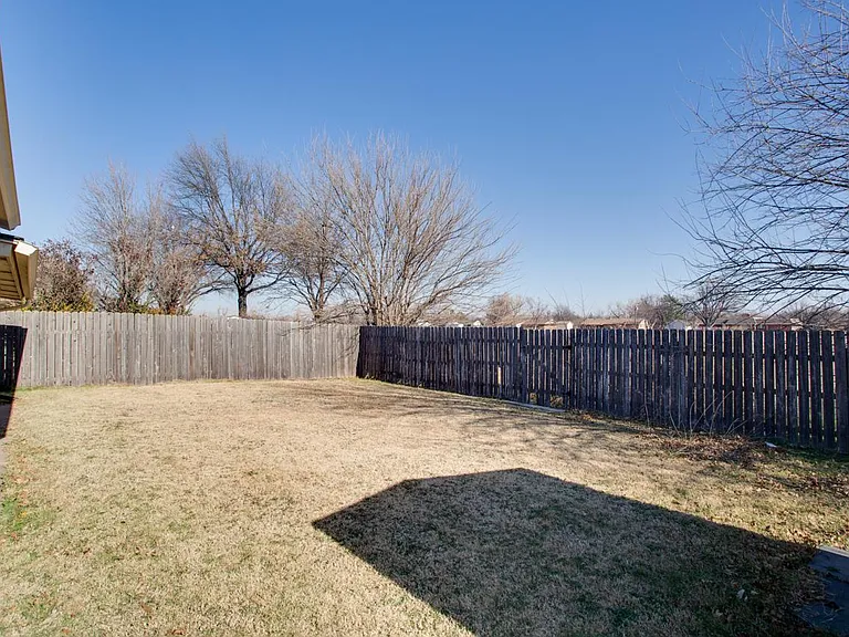 2613 Liberty Ln — Photo 18