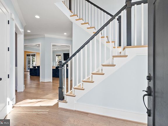 4th image of 8633 Fort Hunt Rd