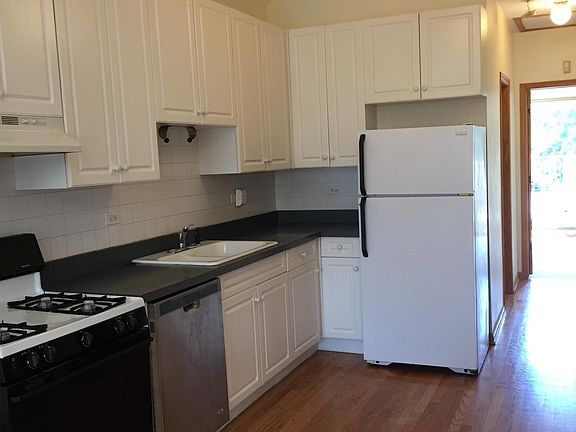 4th image of 1433 N Leavitt St APT 3