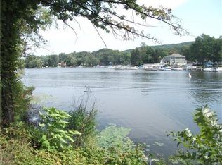 15 Waterstone Rd, Greenwood Lake, NY 10925