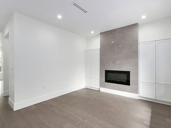 3rd image of 3579 Walker St