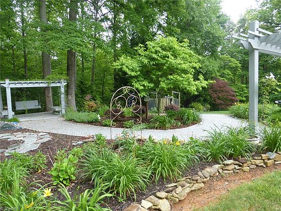 4th image of 155 Barberry Pl