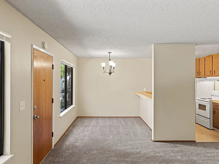 Park Plaza Apartments — Photo 38