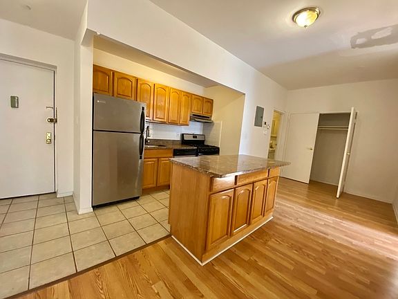 2nd image of 28 Maujer St APT 6