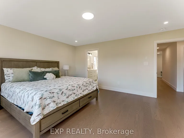 266 Hesselman Cres — Photo 38