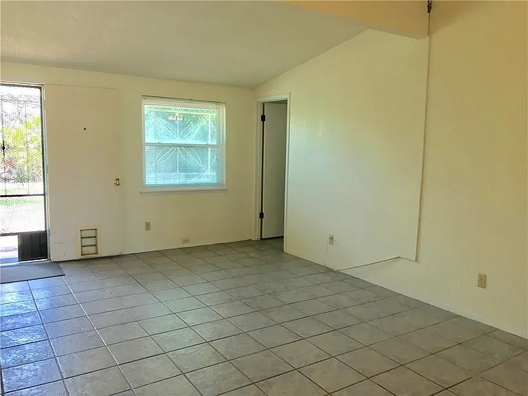 8500 Lakehurst Rd — Photo 7