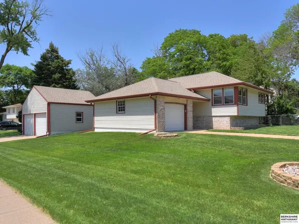 7408 Sun Valley Dr, Omaha, NE 68157