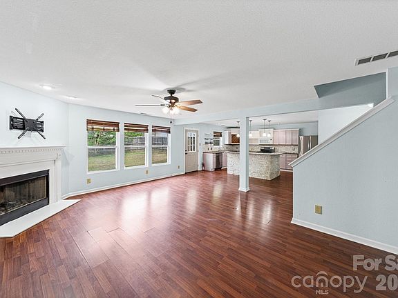 4th image of 2902 Royal Fern Ln
