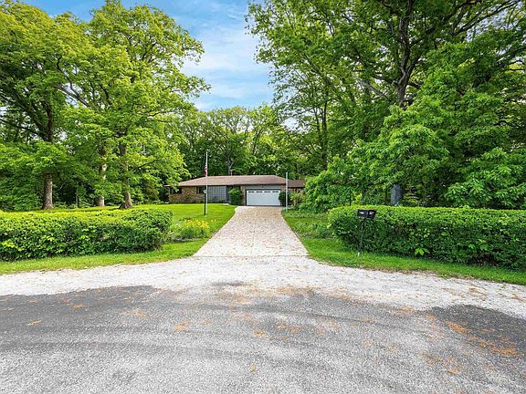 2nd image of 2405 Twin Oaks Ct