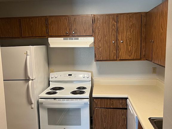4th image of 134 N Meyers Dr #D