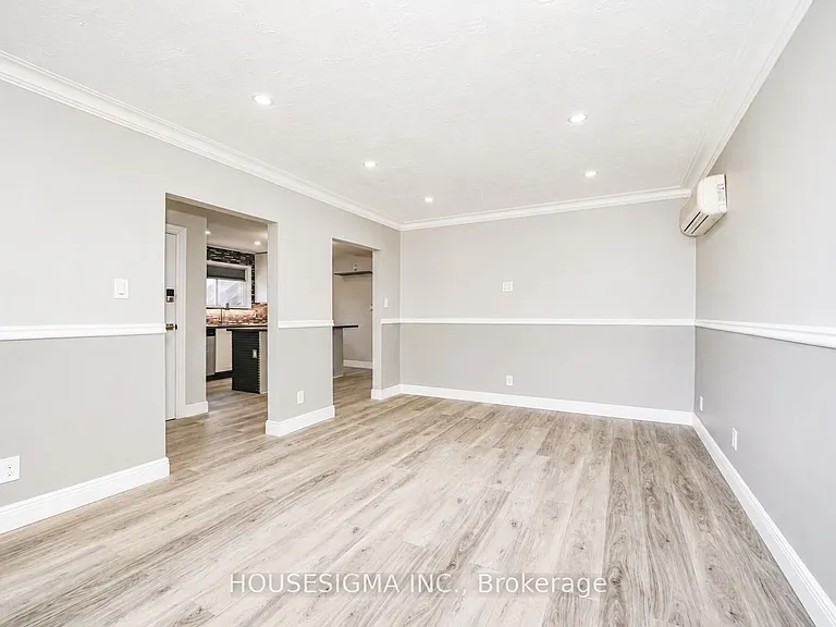 122 Chadburn St — Photo 6