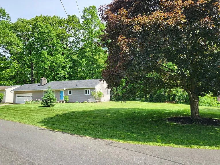 689 Deborah Dr — Photo 22