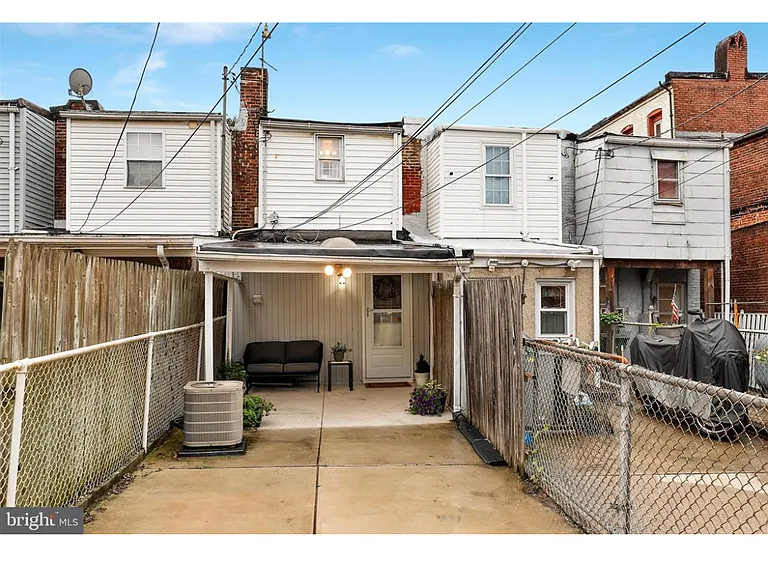 Marshall St — Photo 2